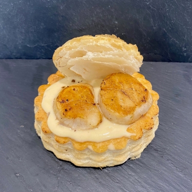 Feuilleté de Saint-Jacques sauce au Noilly-Prat