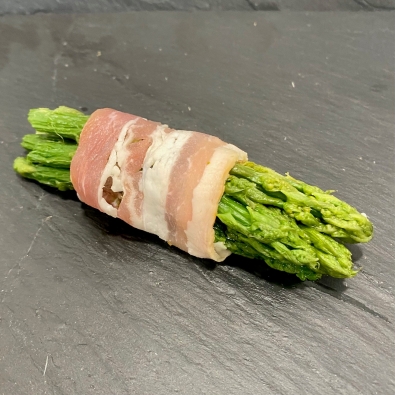 Fagot d'asperges vertes, lard fumé